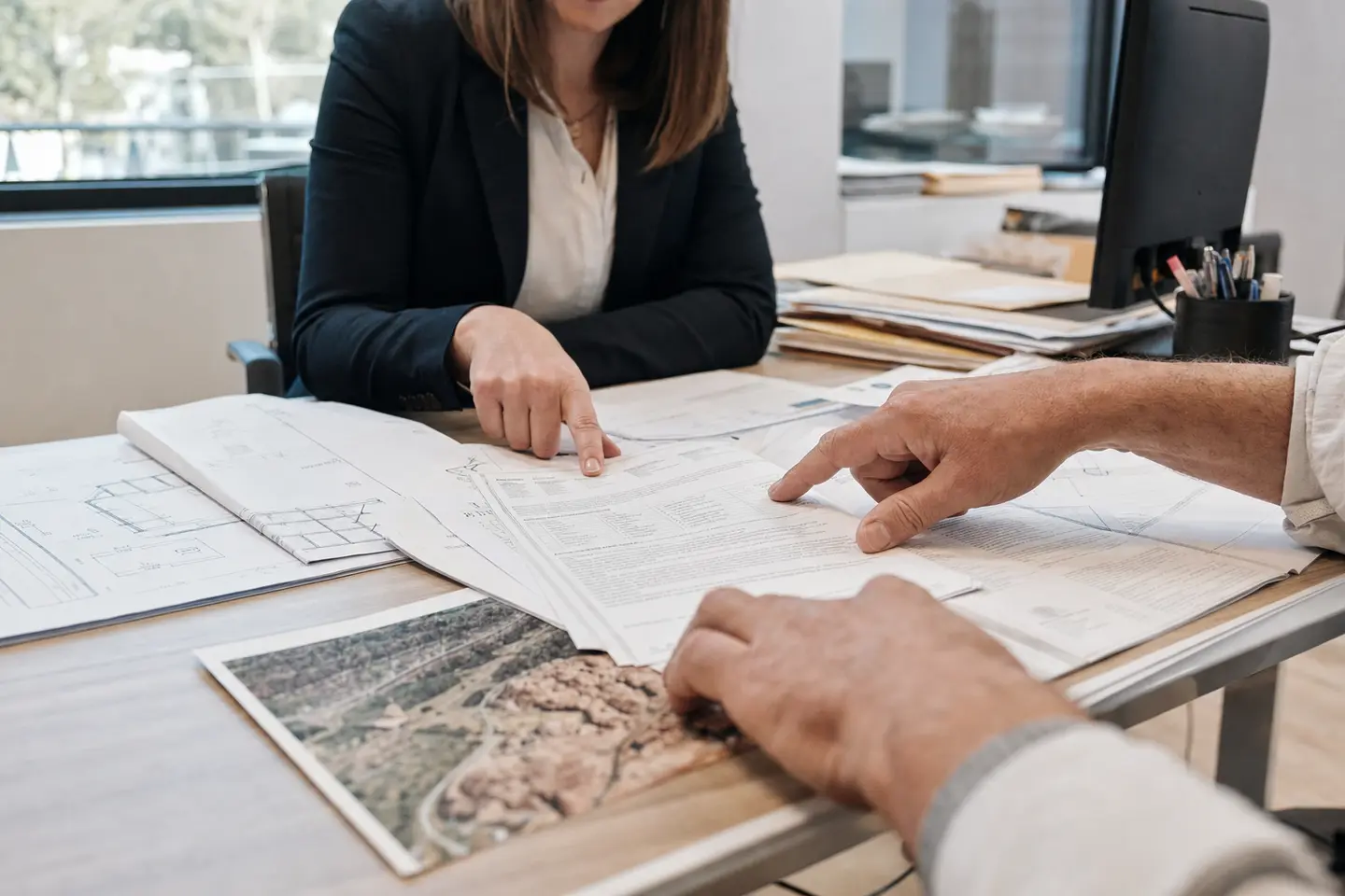 Dossier de demande de devis d'assurance dommage ouvrage avec plans, étude de sol et attestations décennales