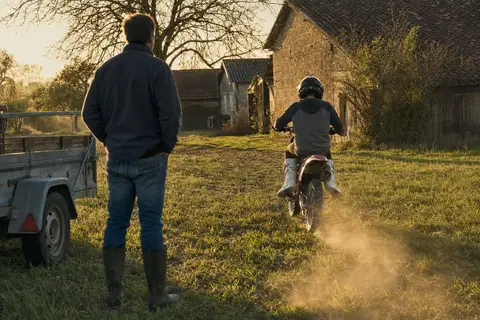 moto cross sur terrain privé